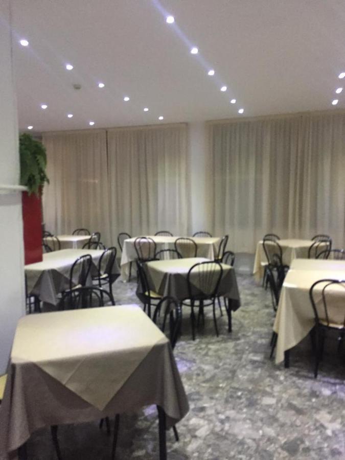 Hotel Piccari Nuova Gestione Rimini Exterior foto