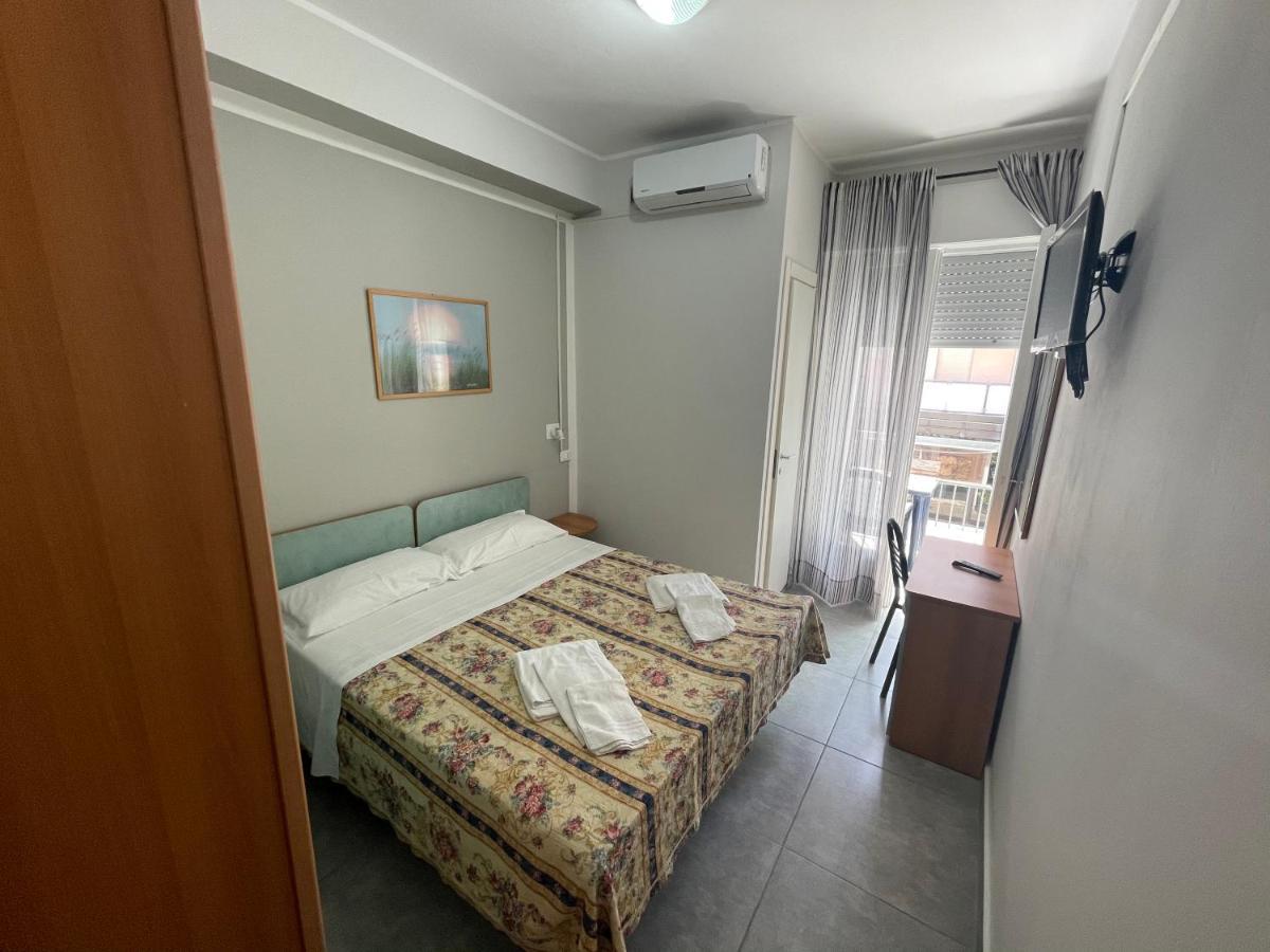 Hotel Piccari Nuova Gestione Rimini Exterior foto
